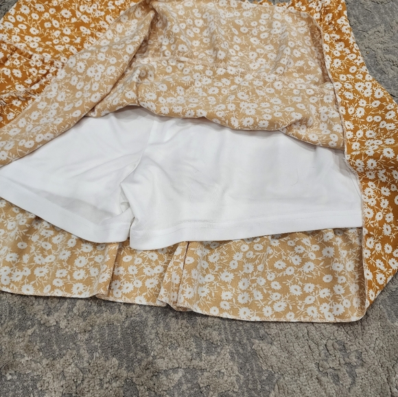 NWOT  Cleo Yellow white floral print skort Size L - Picture 4 of 4